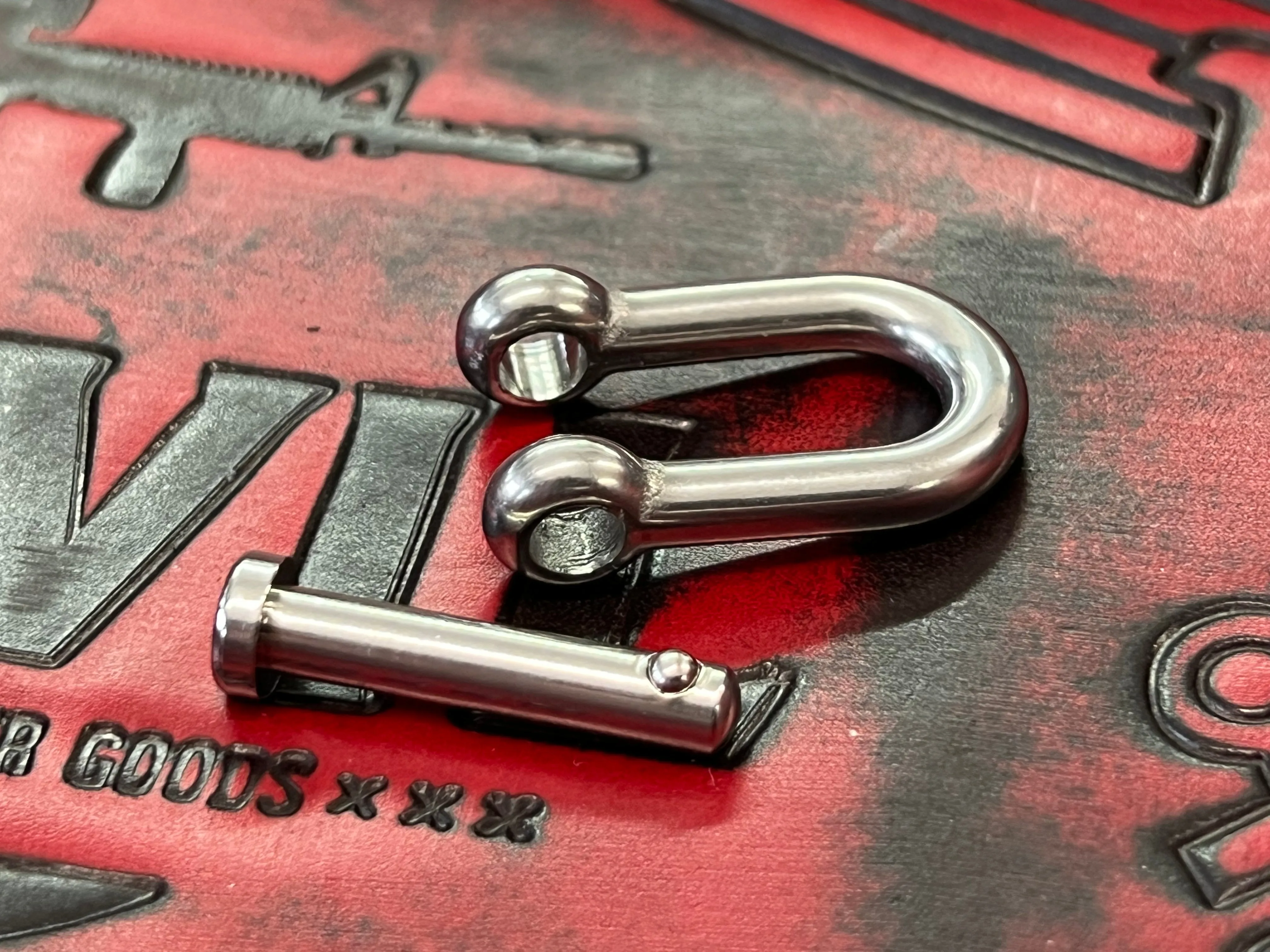 Anvil Wallet Shackles