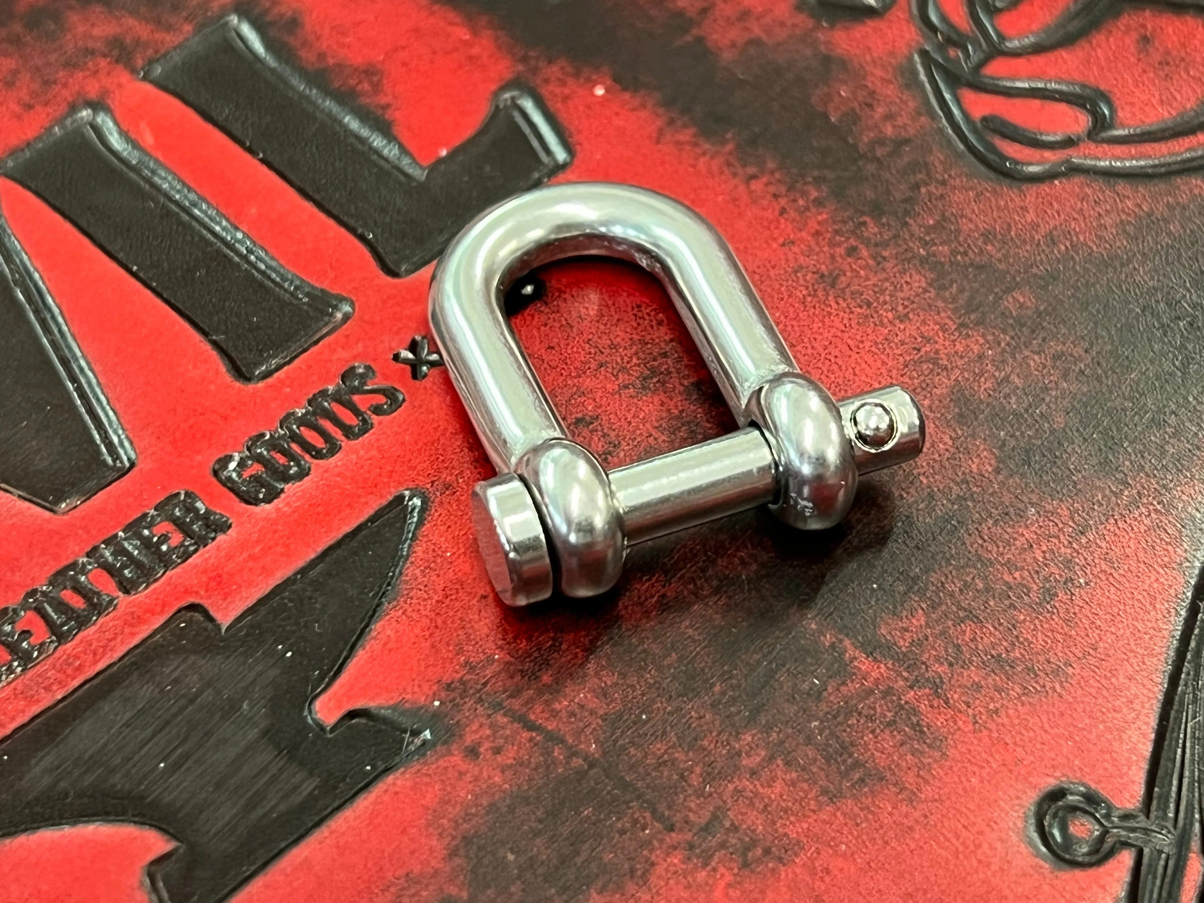 Anvil Wallet Shackles