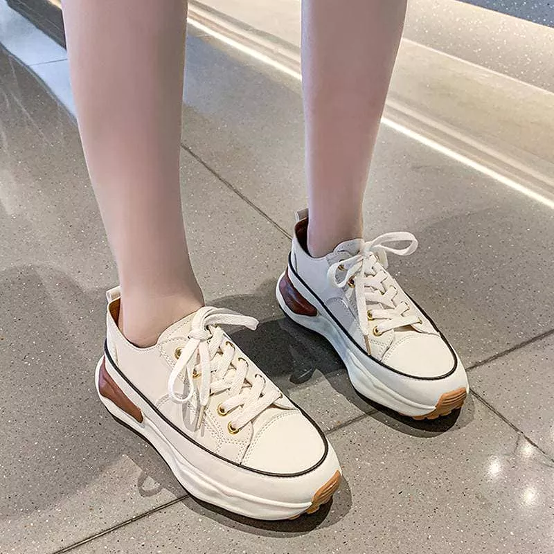 Women's Eyelet Lace-up Casual Muffin Sneakers